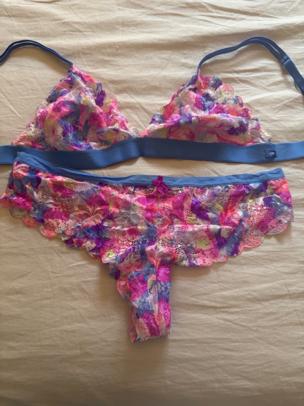 VICTORIA’S SECRET PINK Lace Bralette & Bikini Set Medium SAMPLE